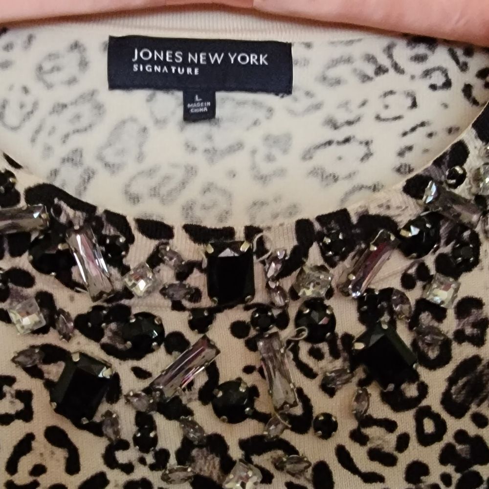 #027 Jones New York- Leopard Print Jeweled Neckline Sweater.sz L - Picture 5 of 6